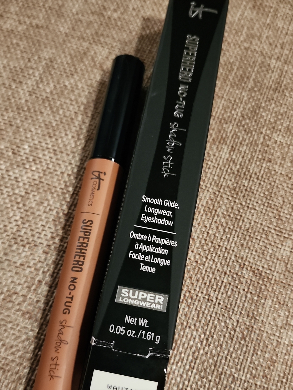 it cosmetics Superhero No-Tug Shadow Stick